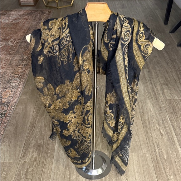 Alexander McQueen Black and Gold Patterned scarf - Picture 12 of 12
